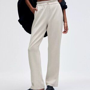 NWOT Lululemon Softstreme High-Rise Pant Regular length in Bone, Size 4, $128